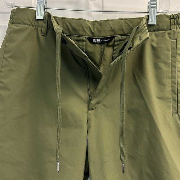 Uniqlo x Theory Men’s Ultra Light Relaxed Shorts Size S - Picture 7 of 10